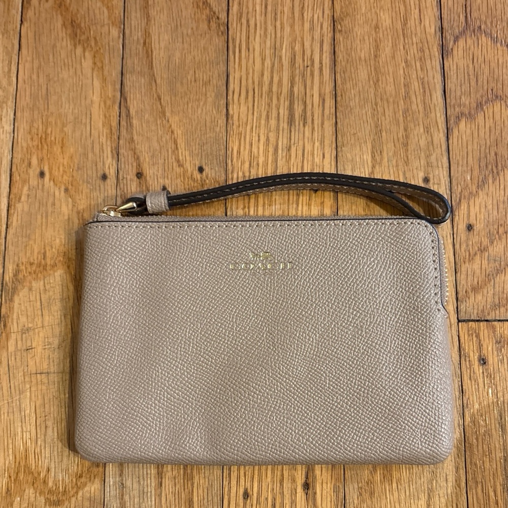 Coach Corner Zip Wristlet in pebbled leather In taupe